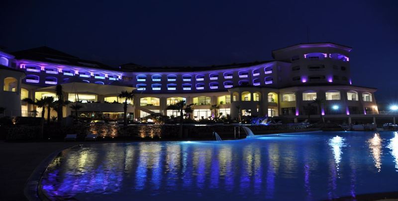 La Cigale Tabarka Otel Dış mekan fotoğraf The hotel at night