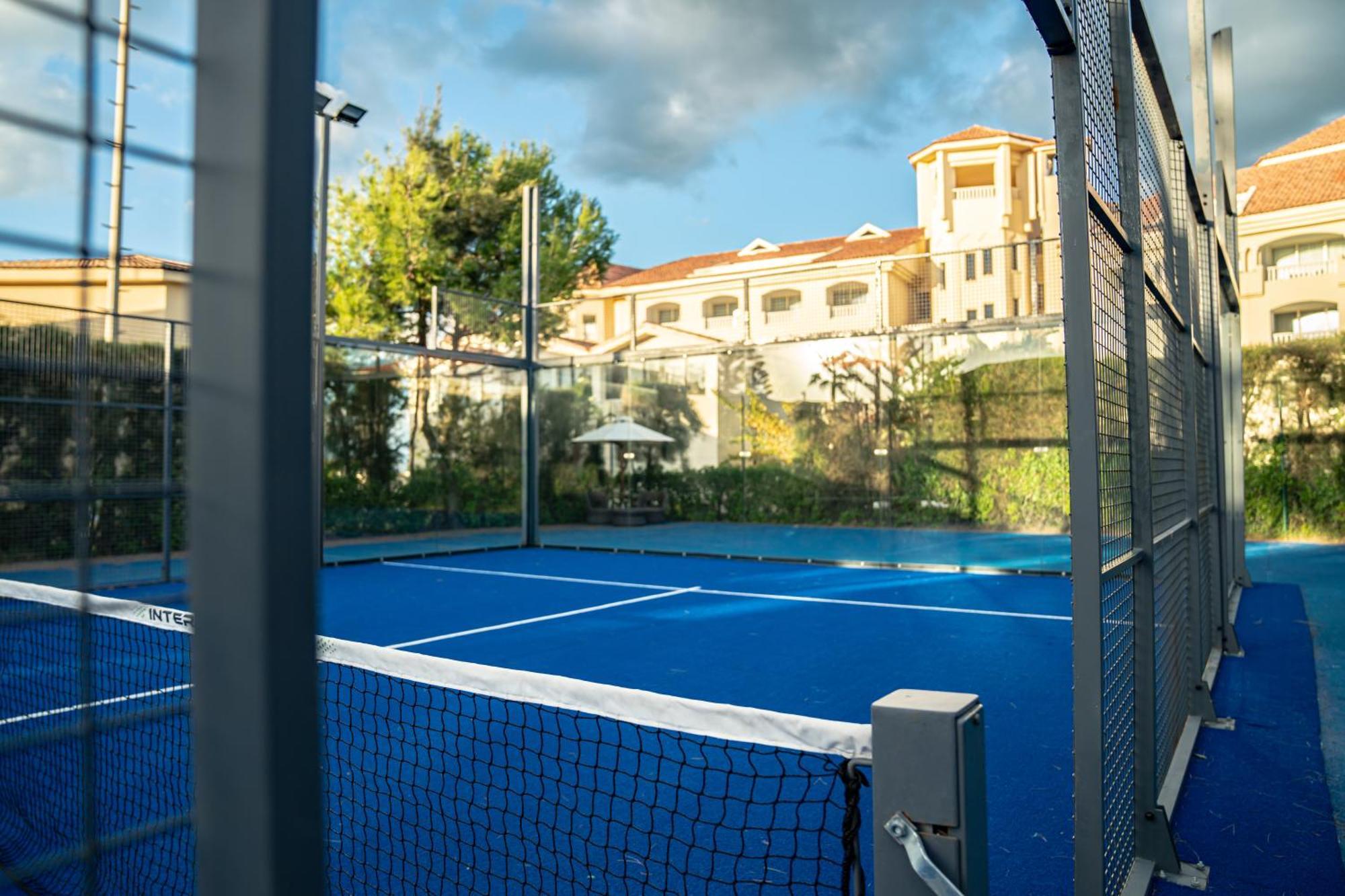 La Cigale Tabarka Otel Dış mekan fotoğraf A paddle tennis court