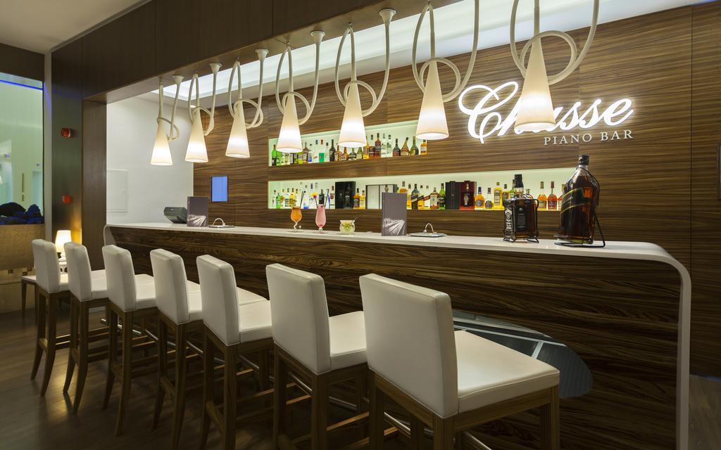 La Cigale Tabarka Otel Dış mekan fotoğraf Chase Lounge at San Francisco International Airport